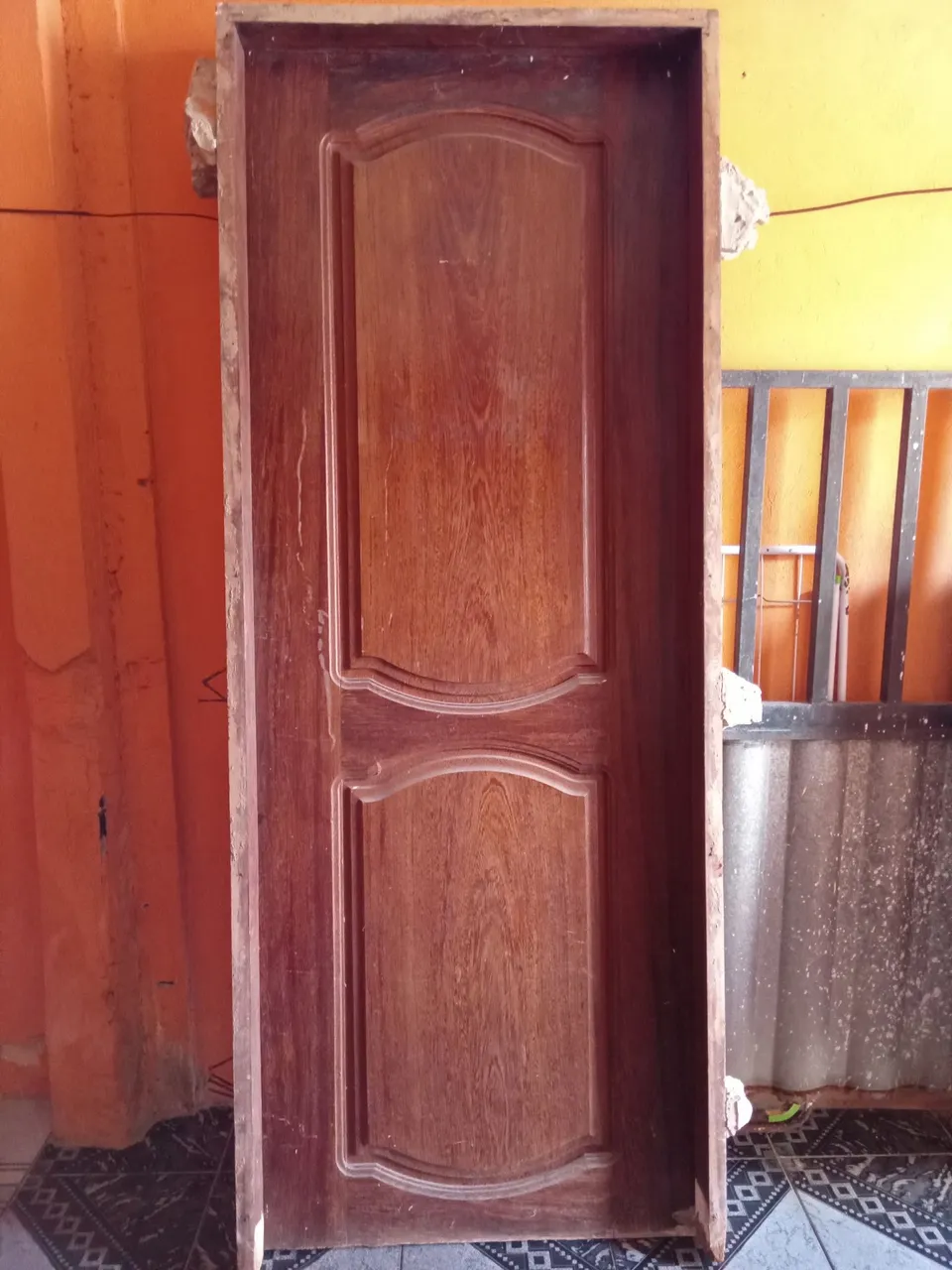Porta de Madeira Maciça com Moldura