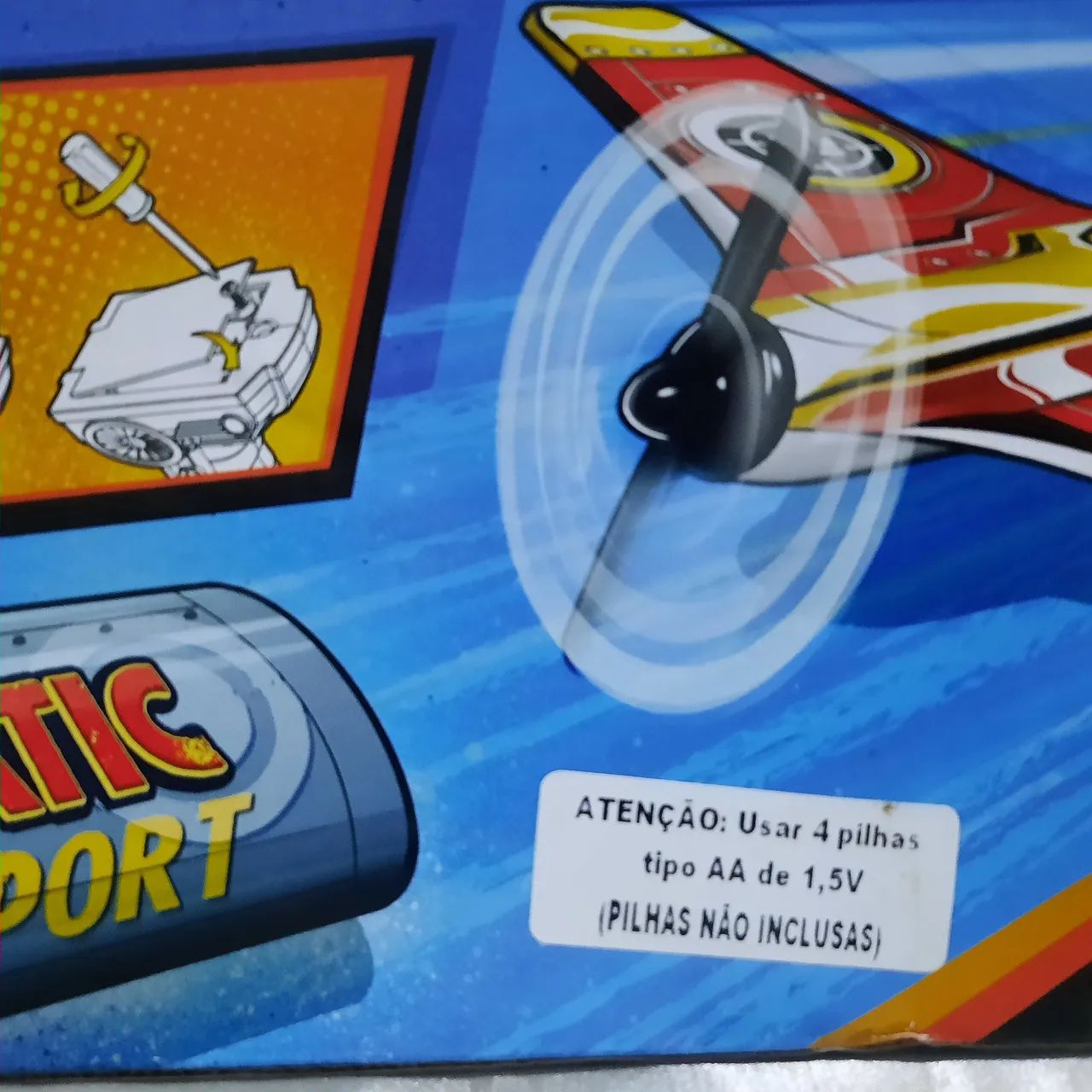 Avião de brinquedo com hélice