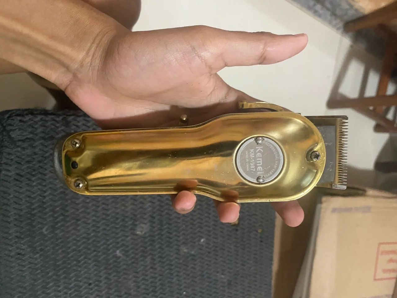 Máquina de Cortar Cabelo Profissional Dourada - Foto 6