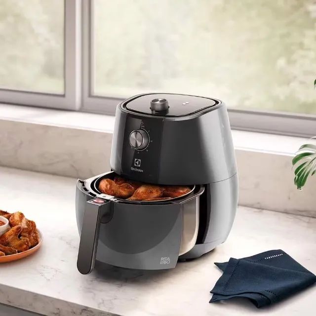 Fritadeira Elétrica Electrolux Grand AirFryer EAF30 4L - Grafite 220V - Com NF - R$380 - Foto 3