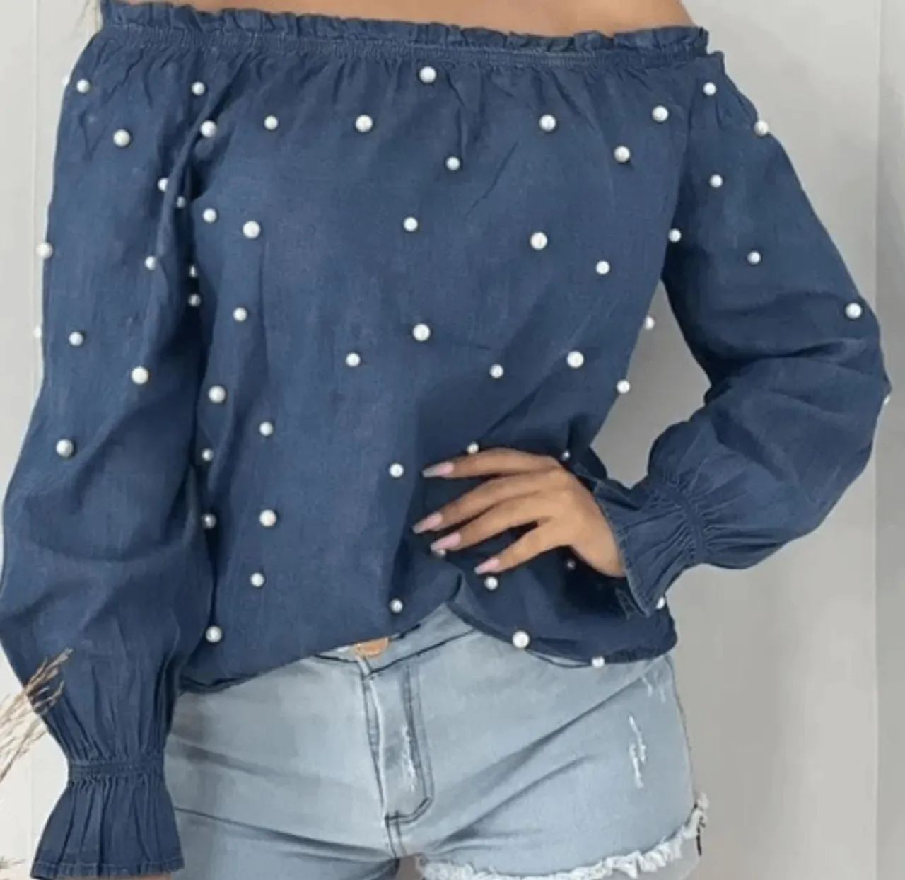 Blusa Jeans Off Shoulder com Pérolas - Foto 2