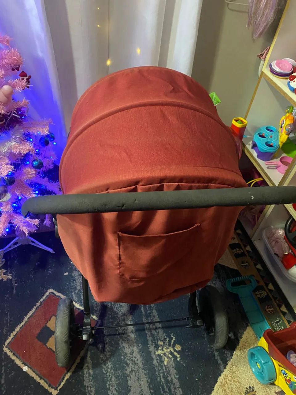Carrinho de Bebê vermelho - Foto 2
