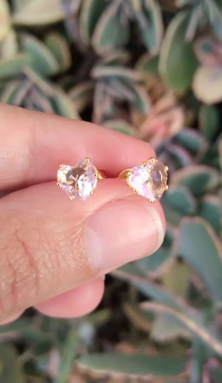 Brinco rosa claro coração zircônia folheado a ouro 18k - Foto 2