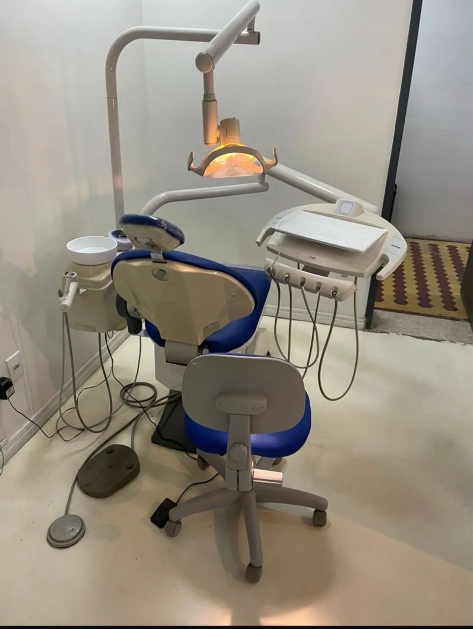 Cadeiras Dabi Crona T5 semi-novas à venda (13 unidades)