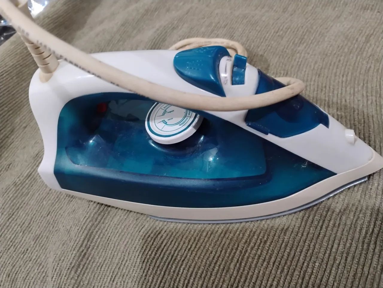 Ferro de Passar Roupa - Azul e Branco