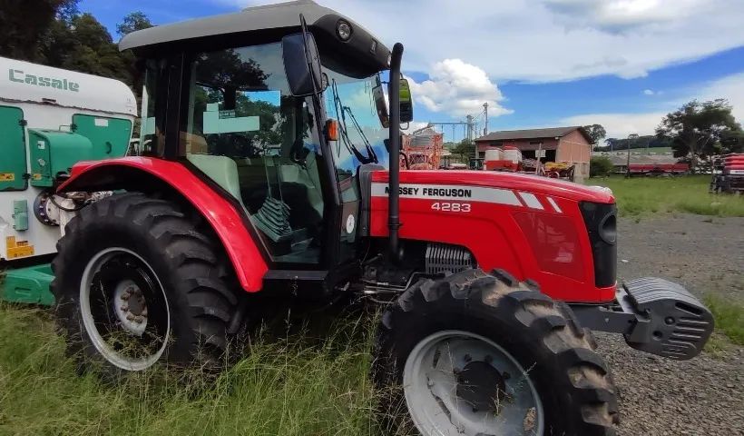 Trator Massey Ferguson - MF 4283, Cabinado, 8107 Horas. Fabricação 2013 - Foto 4