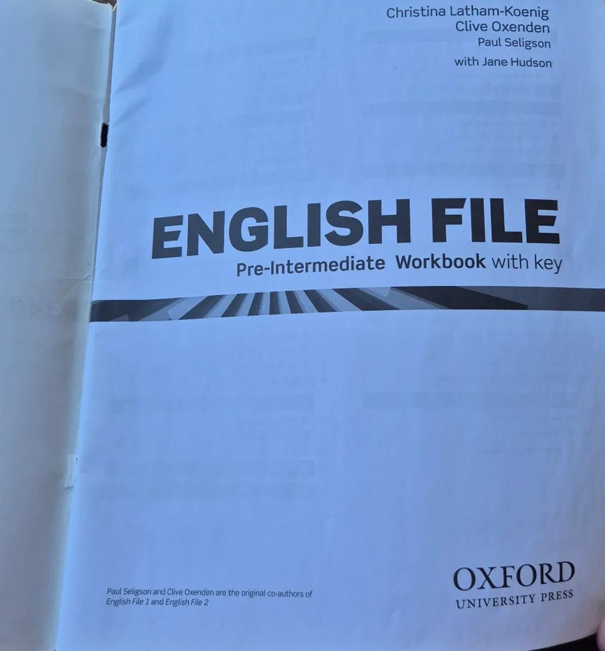 Livro: English File Pre-intermediate Workbook 3ª edição - Foto 2