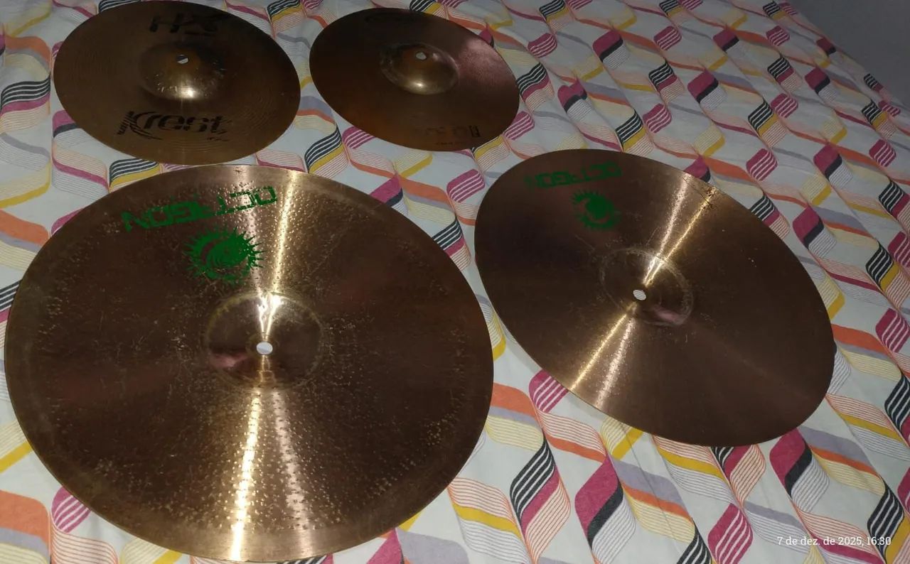 Pratos de bateria 