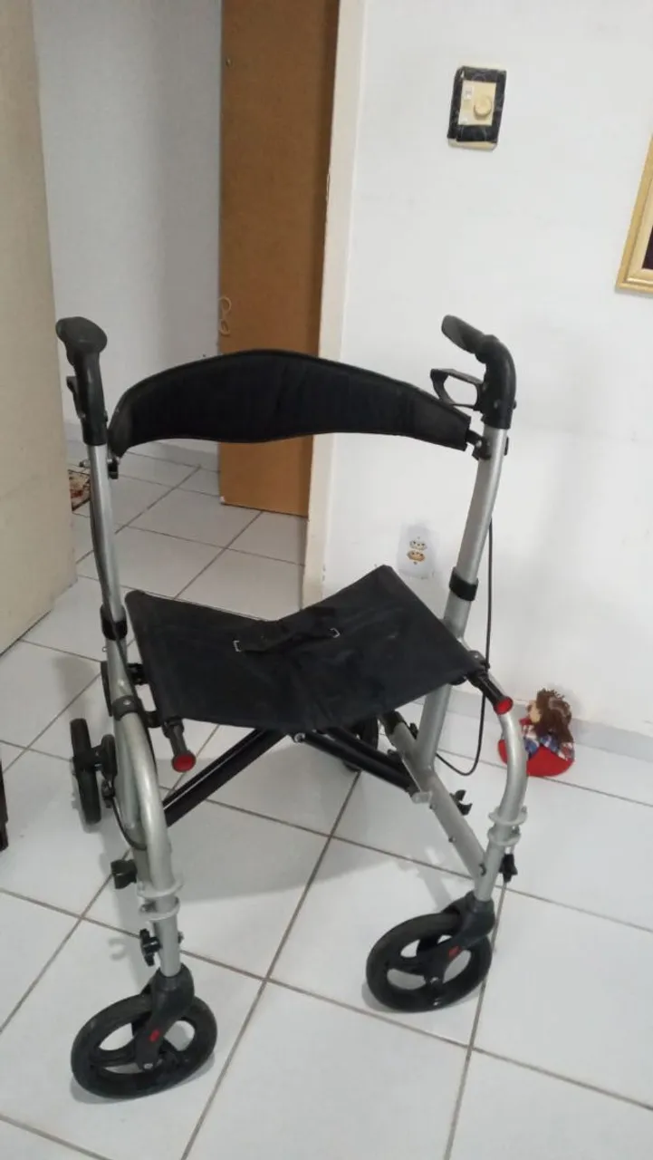 Andador com Assento e Rodas - Conforto e Mobilidade