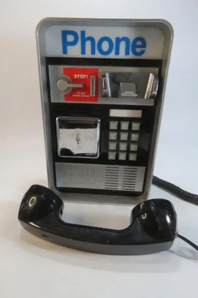 ANTIGO TELEFONE SIMULANDO UM ORELHÃO DE RUA, para ser pendurado em uma parede. Serve para  - Foto 3