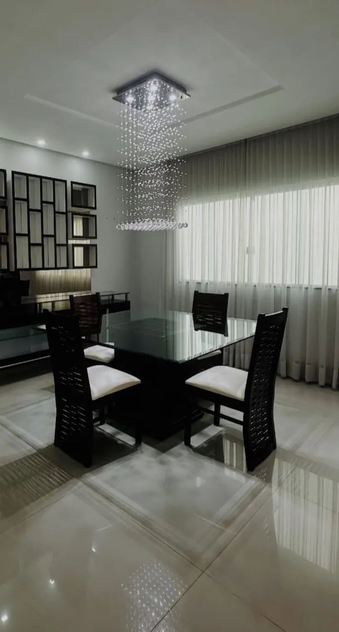 Mesa de jantar quadrada 