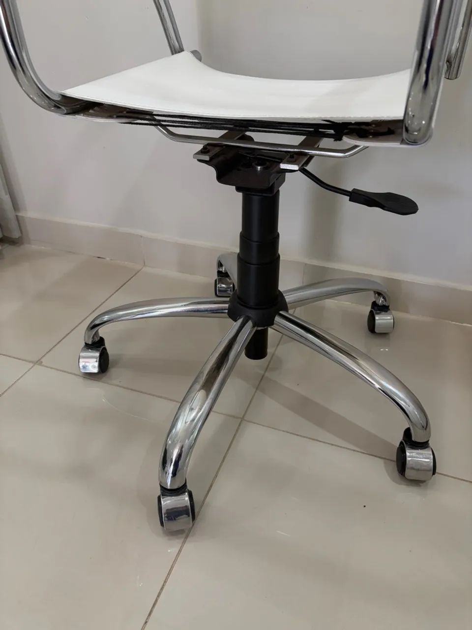 Cadeira de Escritório Giratória Branca - Foto 4