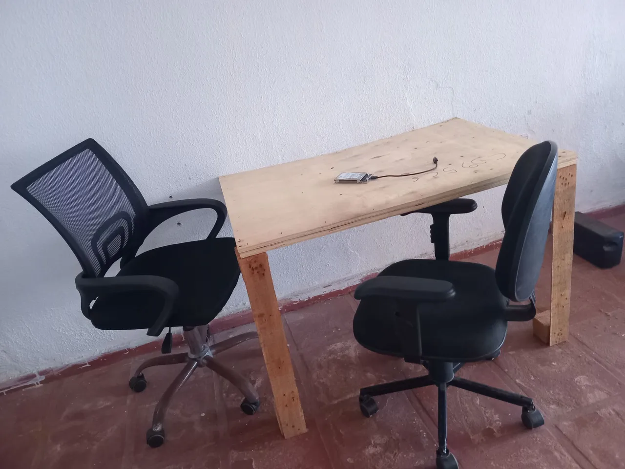 2 Cadeiras de Escritório - Preço Imbatível!