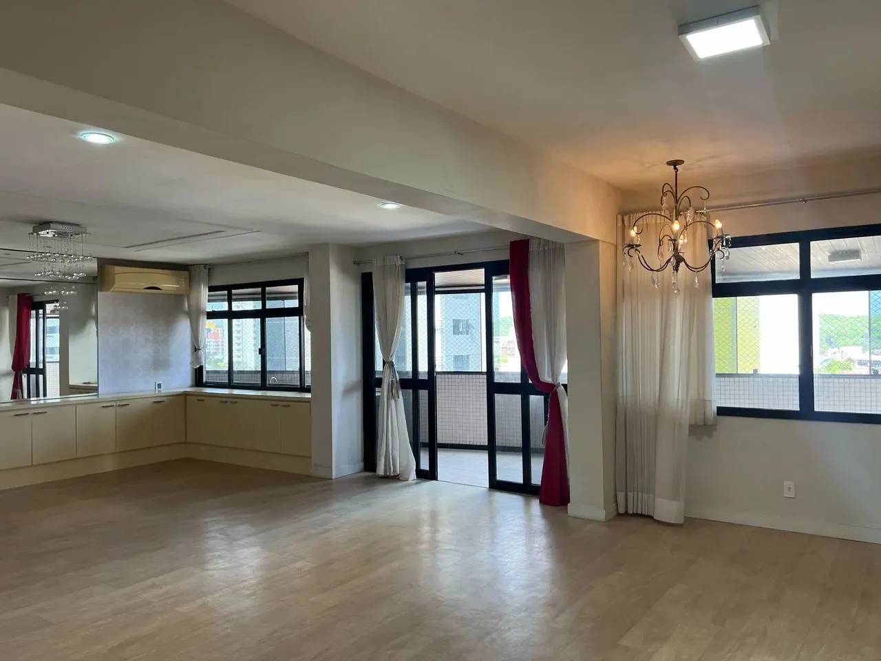 ALUGO Belíssimo Apartamento com 04 dormitórios em Lagoa Nova em Natal/RN.
