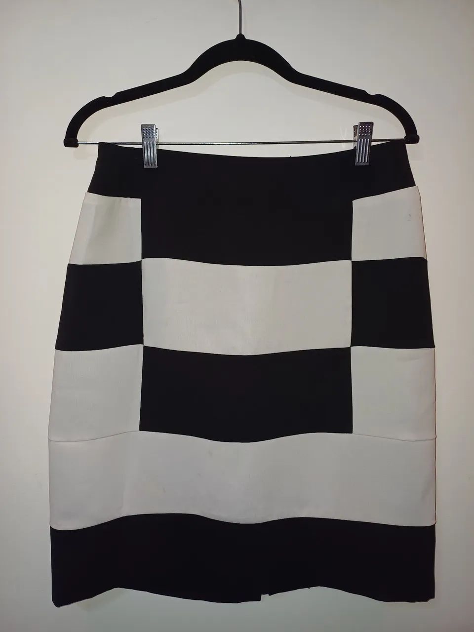 Saia Practory semi-nova xadrez preto e branco estilosa