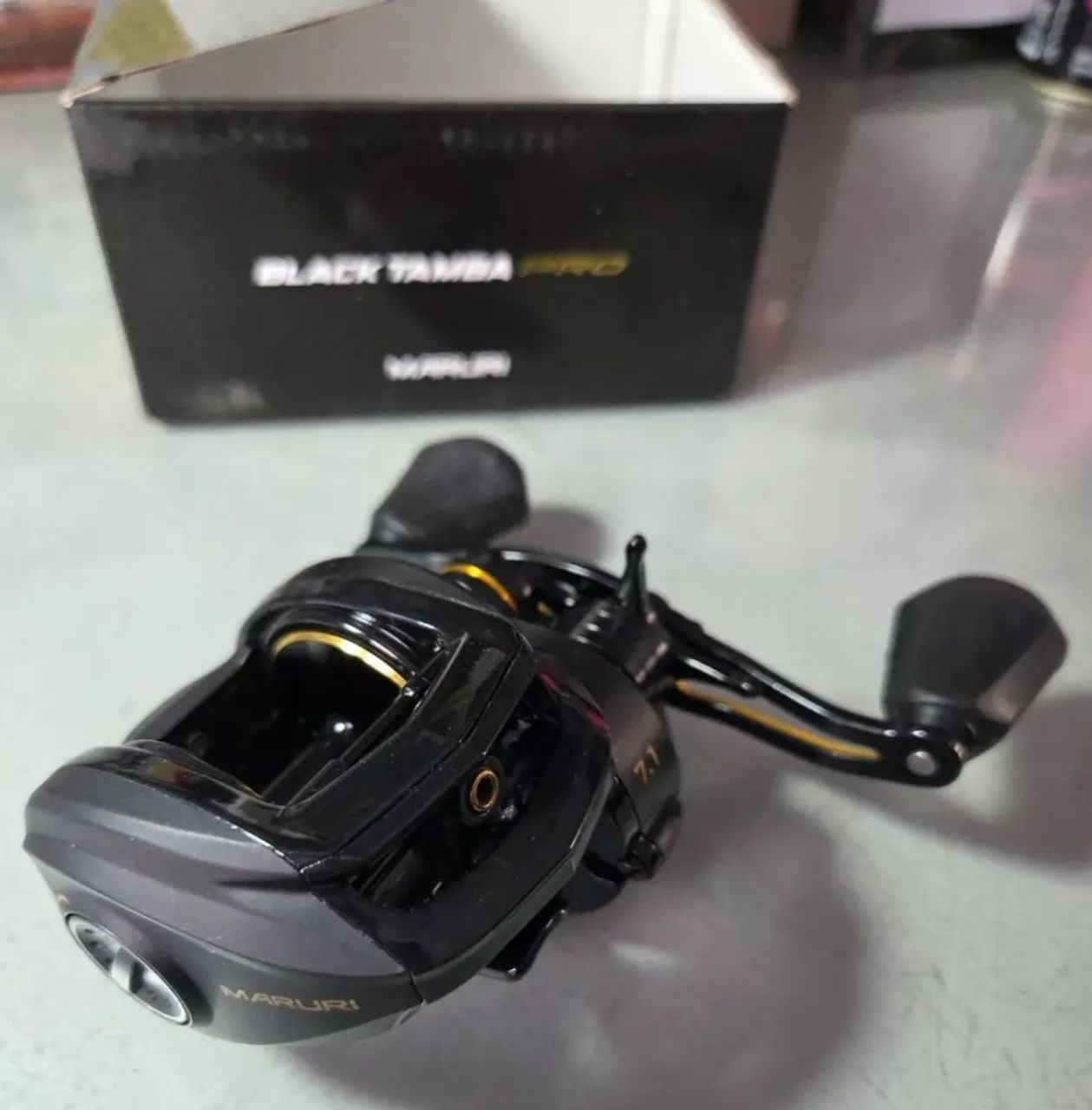 Carretilha ((NOVA)) Maruri BLACK TAMBA PRO  (Esquerda) - Foto 2