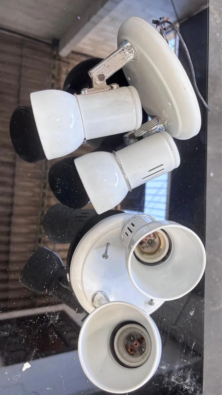 Spot duplo de sobrepor