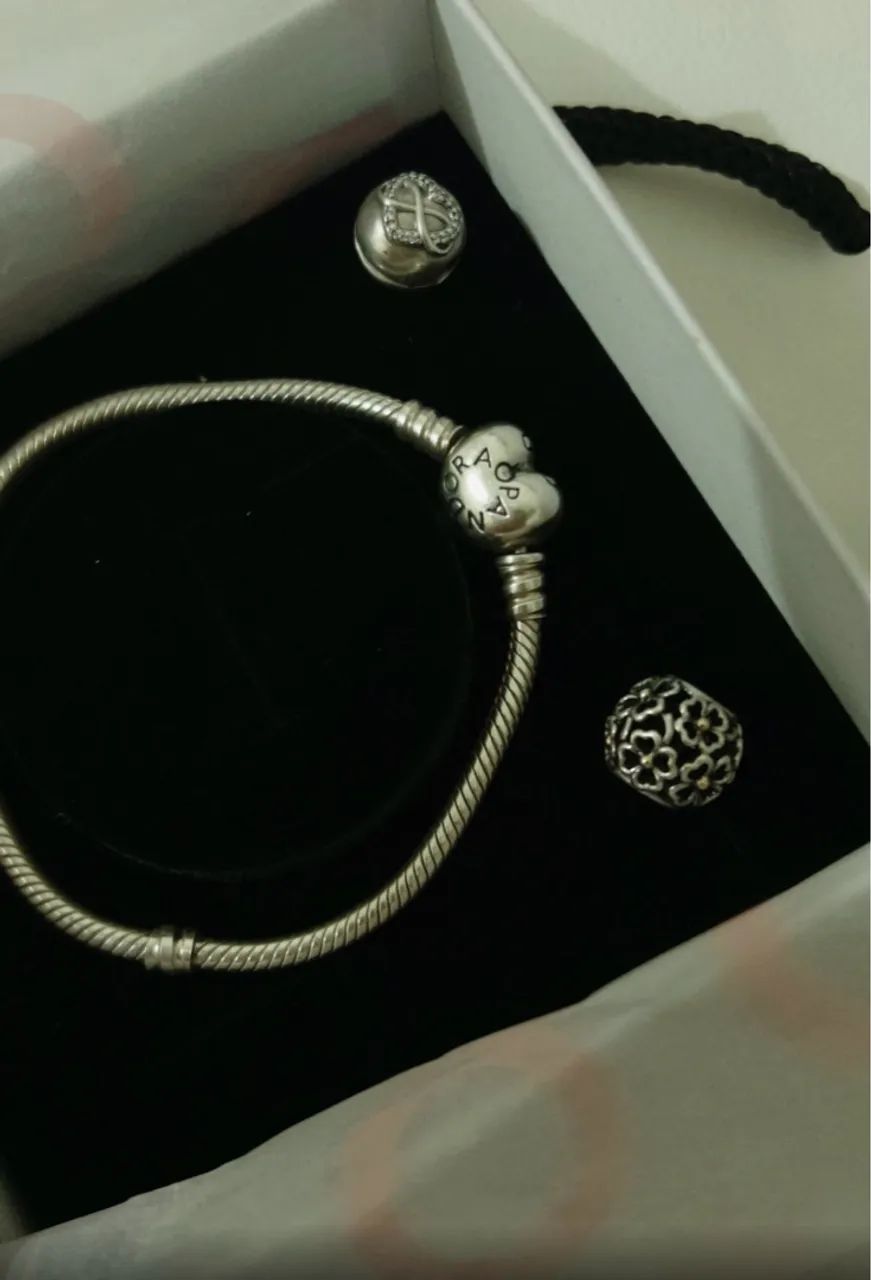 Pulseira Pandora com dois(2) Berloques - Foto 4