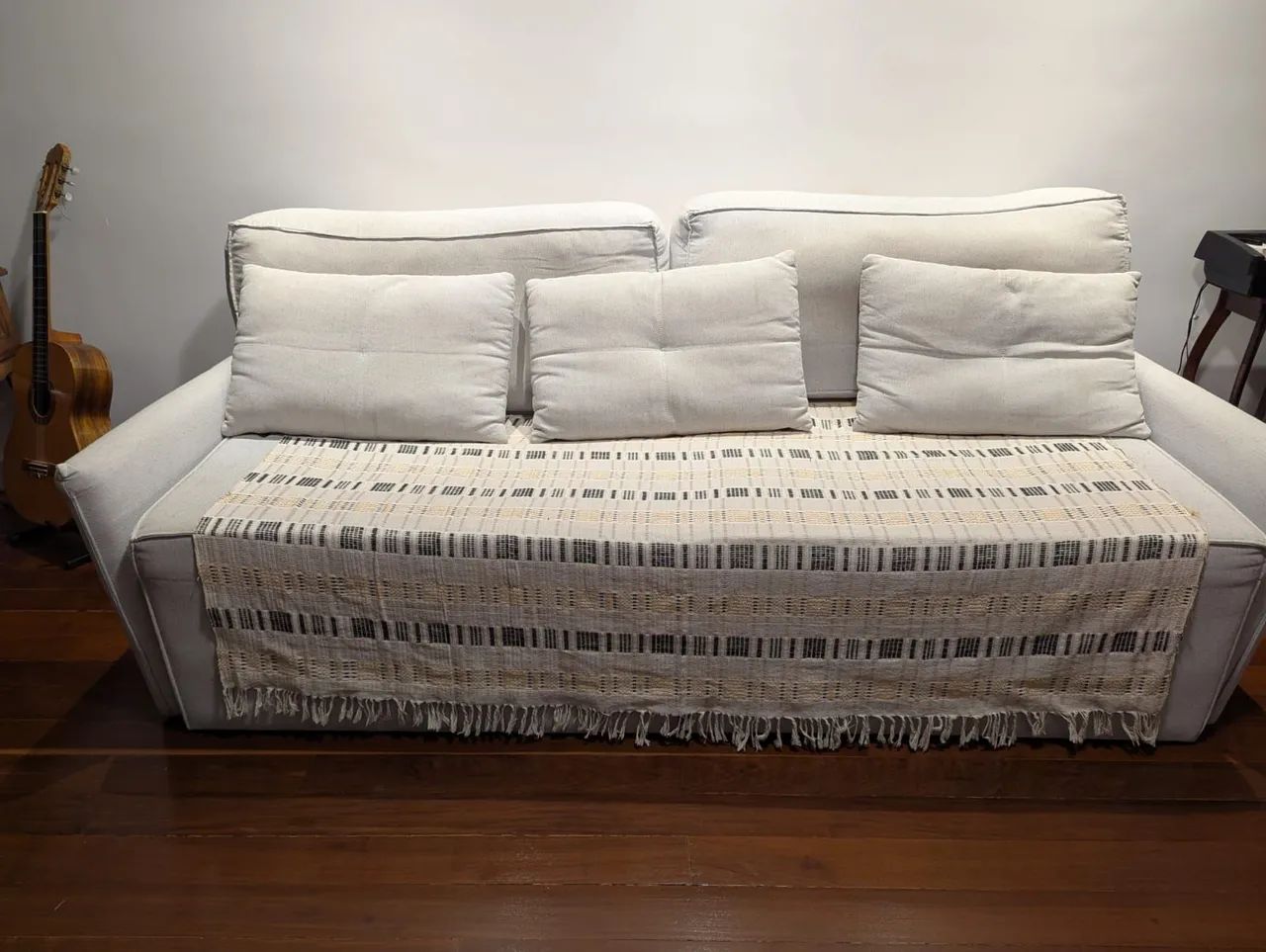 Sofá cama de 3 a 4 lugares confortável e elegante