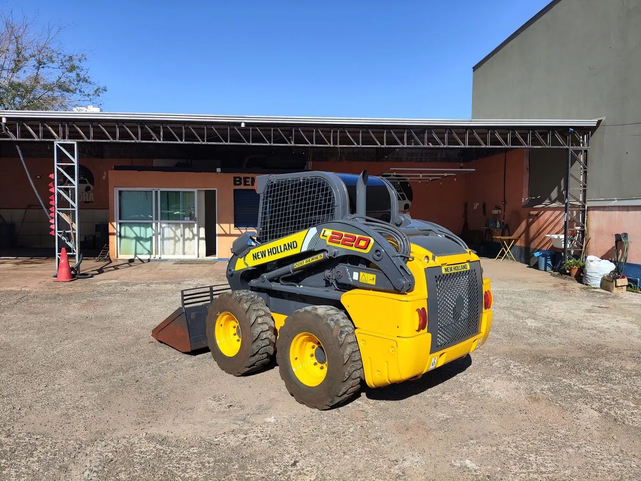 Mine Carregadeira New Holland L220 - Foto 2