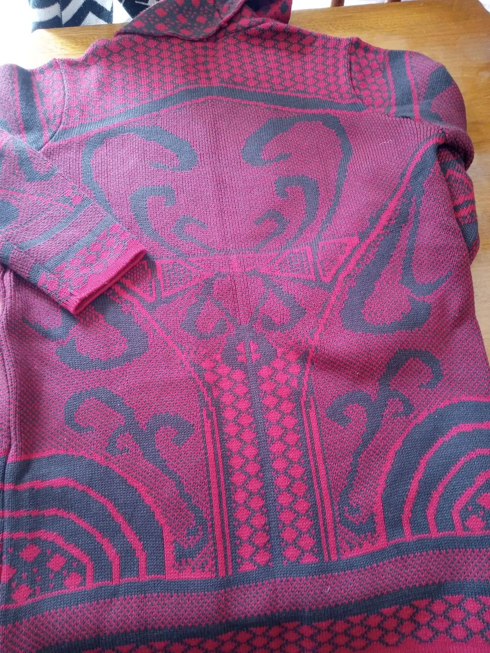 Casaco novo Tricot Vermelho com Detalhes Marrons - Foto 4