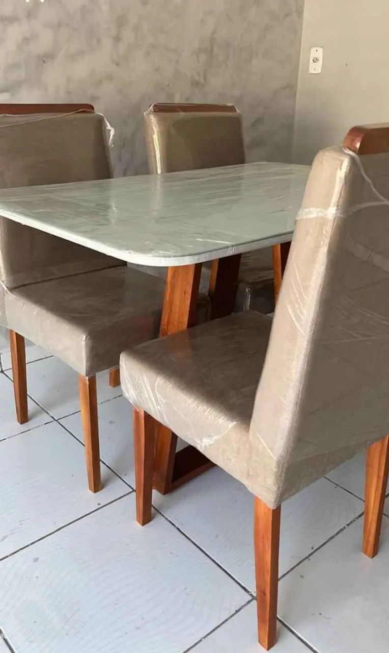 Lacquered table with glass top64296267707907123