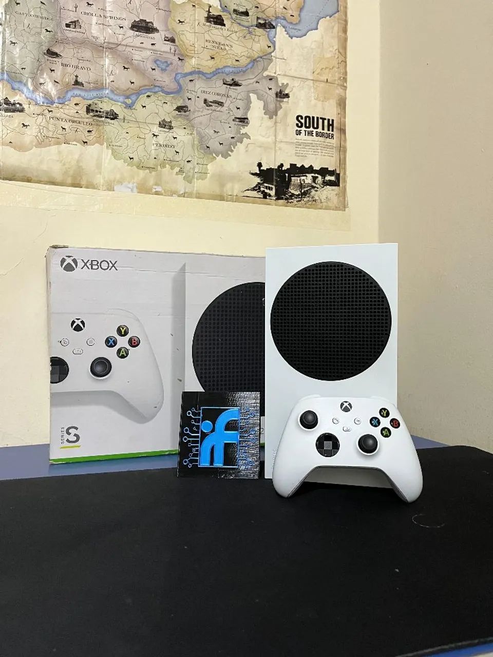 XBOX SERIE S SSD 512GB SEMI NOVO <br><br>COM CAIXA <br>1 CONTROLE <br>E CABOS <br><br>$1