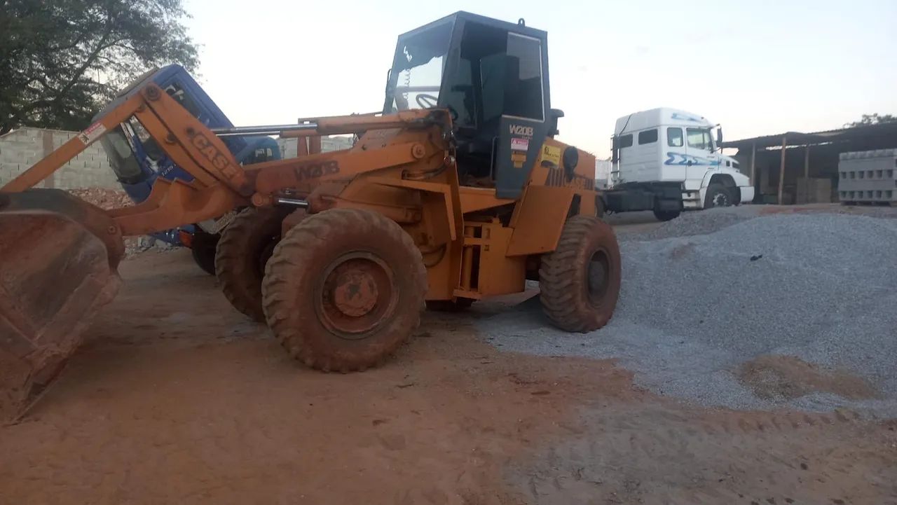 CARREGADEIRA CASE - ANO 1992