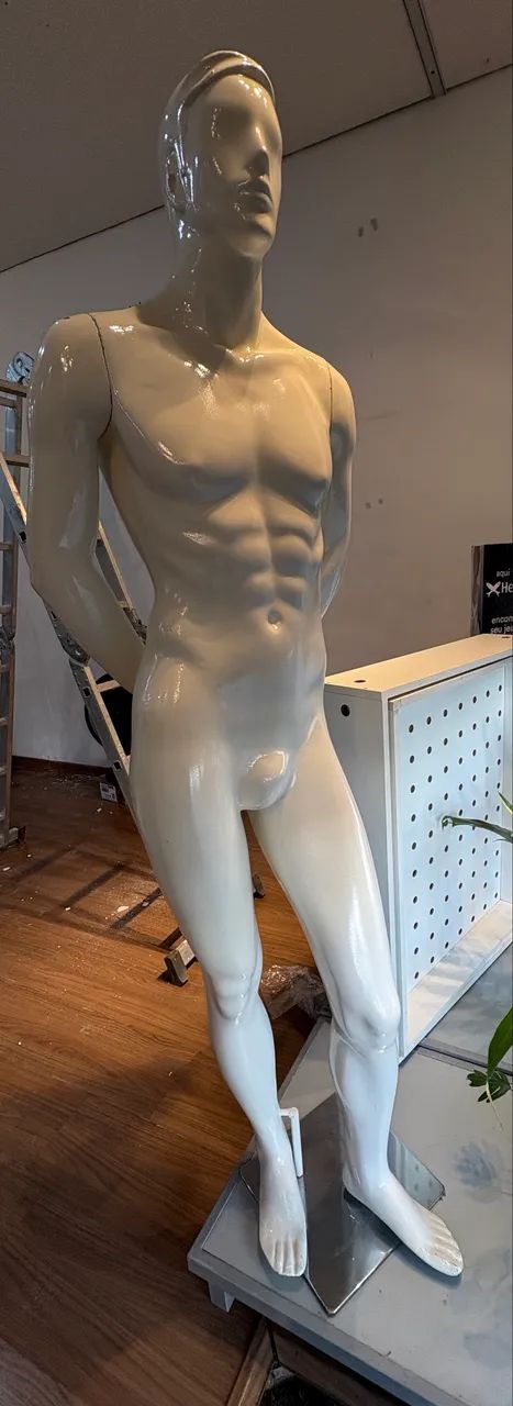 Manequim masculino em fibra