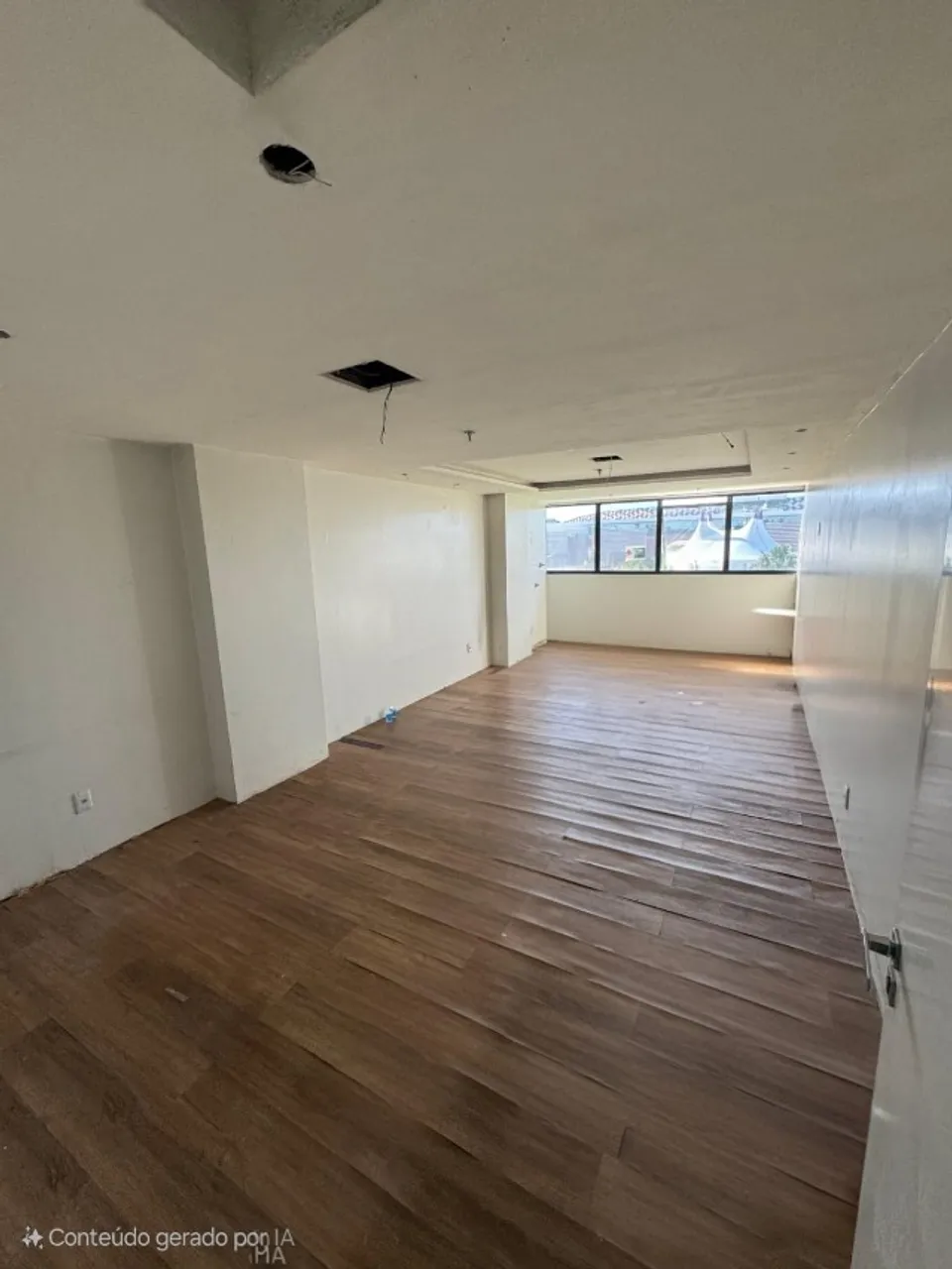 Sala Comercial à Venda ou para Locação no Cristal Corporate