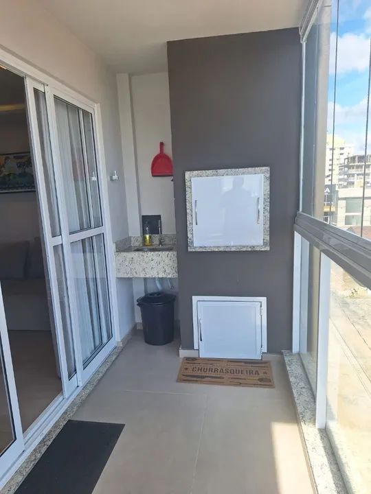 Apto quadra mar em Piçarras a 150m da praia com 1 suíte e 2 quartos - Foto 4