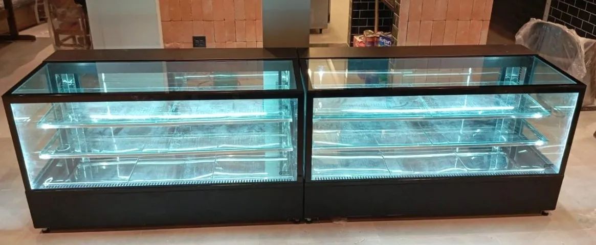 Vitrine expositora neutra em aço inox com prateleiras de vidro.*VALOR DO METRO* - Foto 3