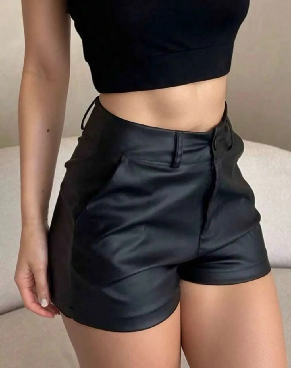 Short de Couro Feminino