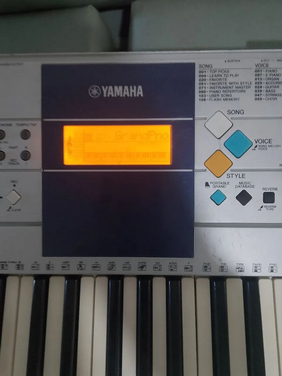 Teclado Yamaha PSR-E233 - Foto 3