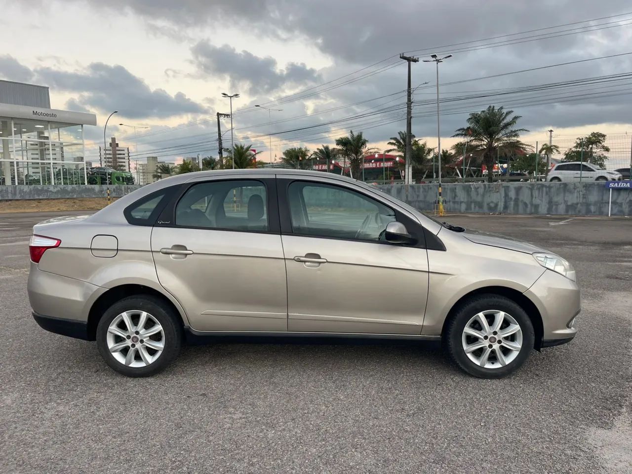 GRAND SIENA ATTRACTIVE 1.4 2013 - Foto 9