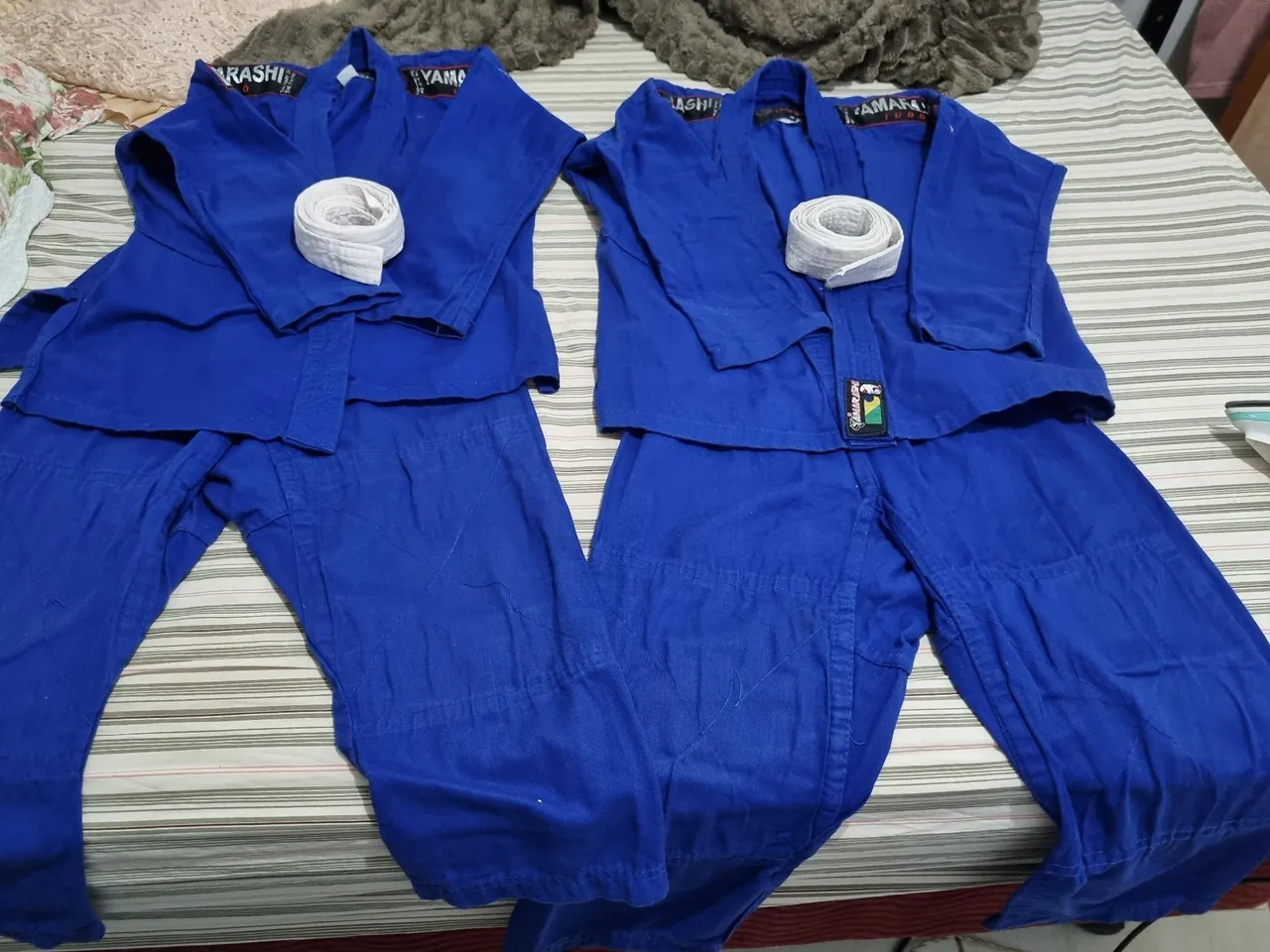 Dois Kimonos de Judô Yamarashi - Tamanho Infantil 11 anos.