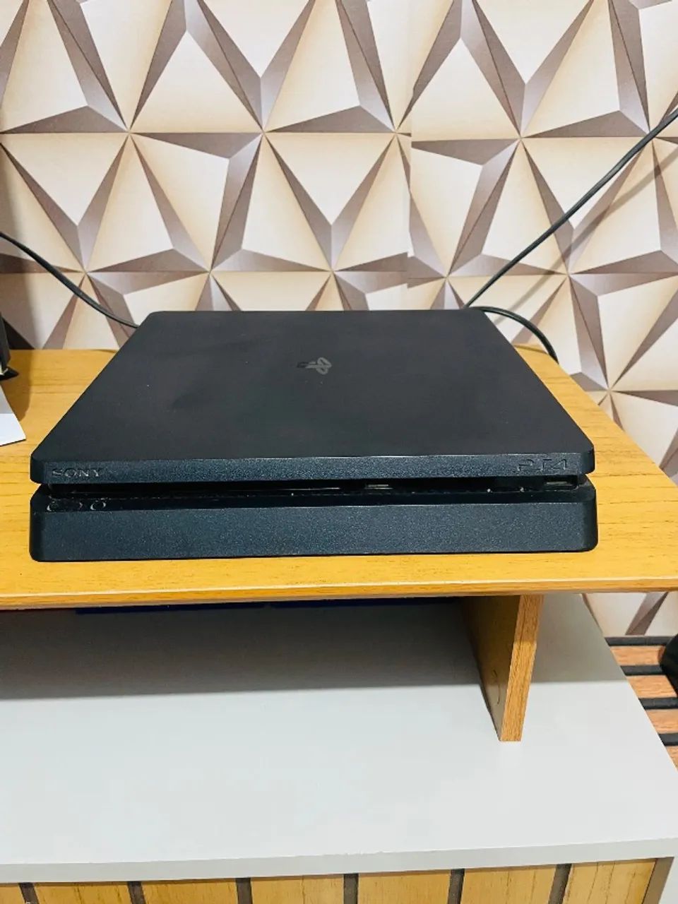 PS4 slim64318477724673123