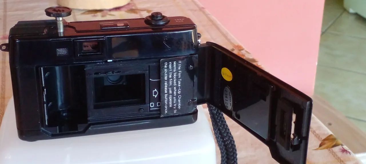 Vendo Câmara Yashica MD 135 Clássica e Funcional  - Foto 3