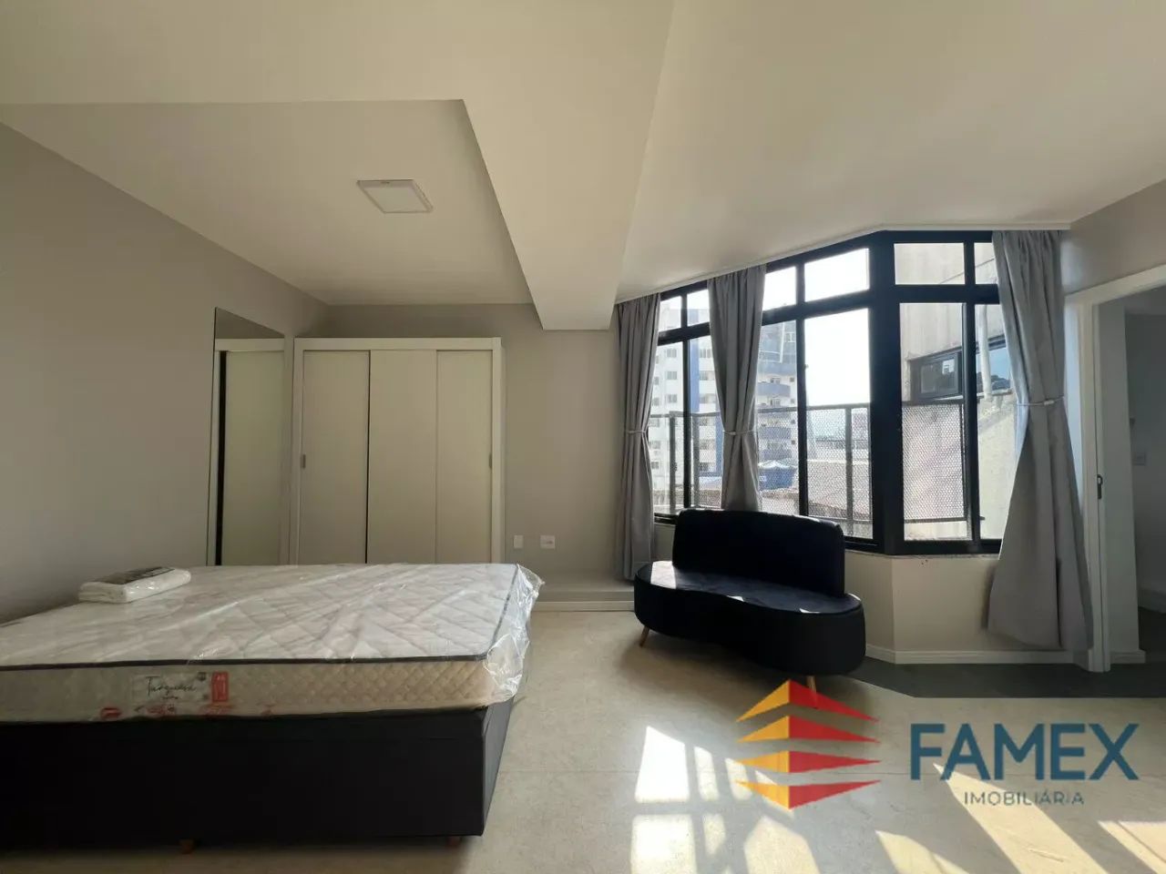 APARTAMENTO MOBILIADO PARA LOCAÇÃO - COM 01 QUARTO - PRÓXIMO A PRAÇA CENTRAL - AP932 - Foto 2