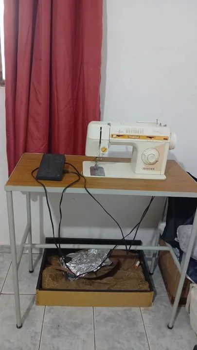 Máquina de Costura Singer