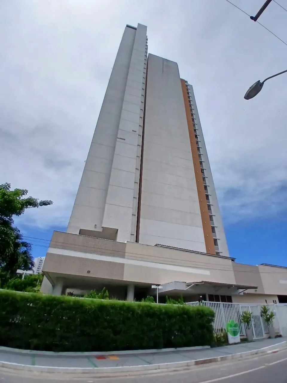CENTRO- AVENIDA HERACLITO GRAÇA,733 - APTO 703 Apartamento de 90m² Mobiliado,com ampla Sal