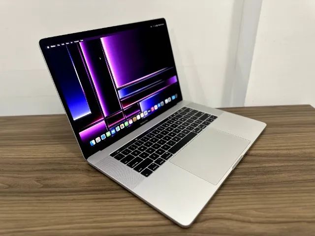 MACBOOK PRO 32GB, 1TB SSD, CORE i9, 15 POLEGADAS, TOUCH BAR E