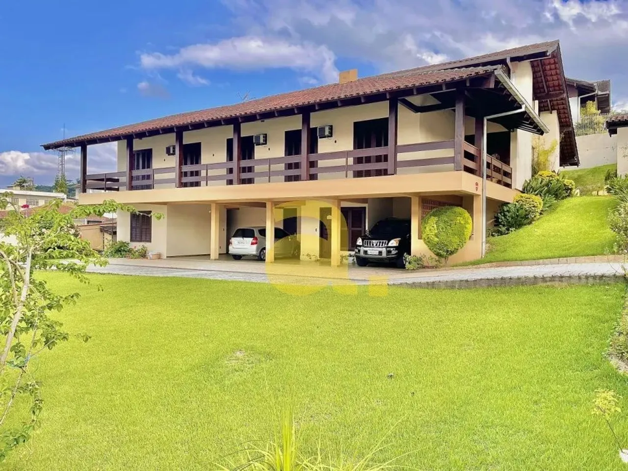 CASA RESIDENCIAL E COMERCIAL NO INICIO DO BAIRRO DA VELHA EM BLUMENAU - SC