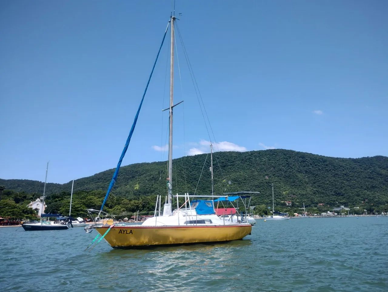 Veleiro Brasília 25. 