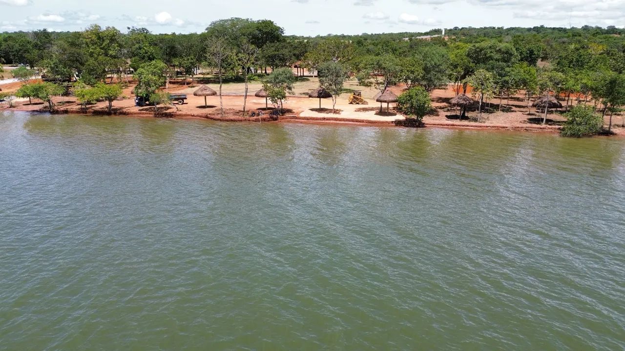 Chácara beira lago em condomínio parceladas 