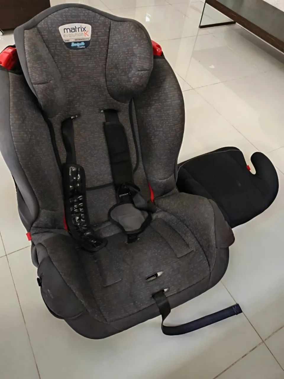 Cadeira infantil veículo, marca Matrix, cap. até 25 kg, reclinável (brinde assento elevado - Foto 4
