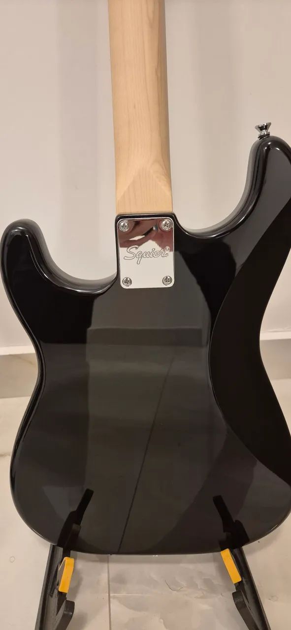 Guitarra Fender Squier preta com um humbucker - Foto 6