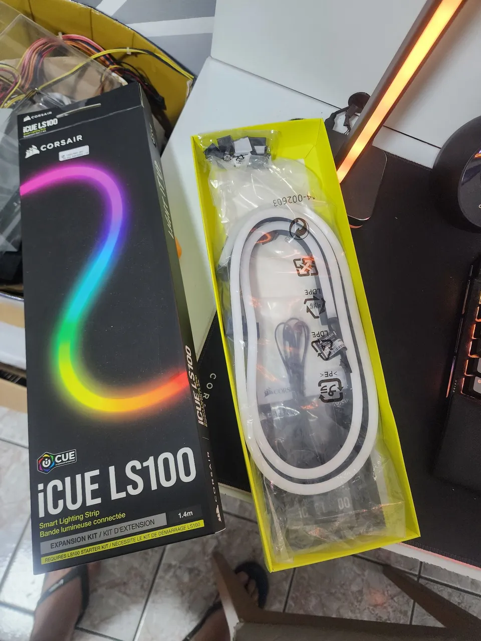 iCUE LS100 (1.40mts) + 2 hubs rgb corsair zerado