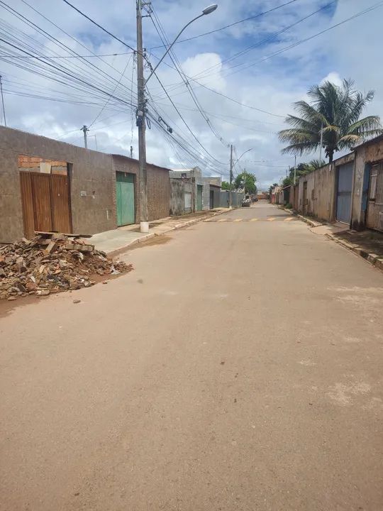 Casa em rua tranquila, próximo a comércios