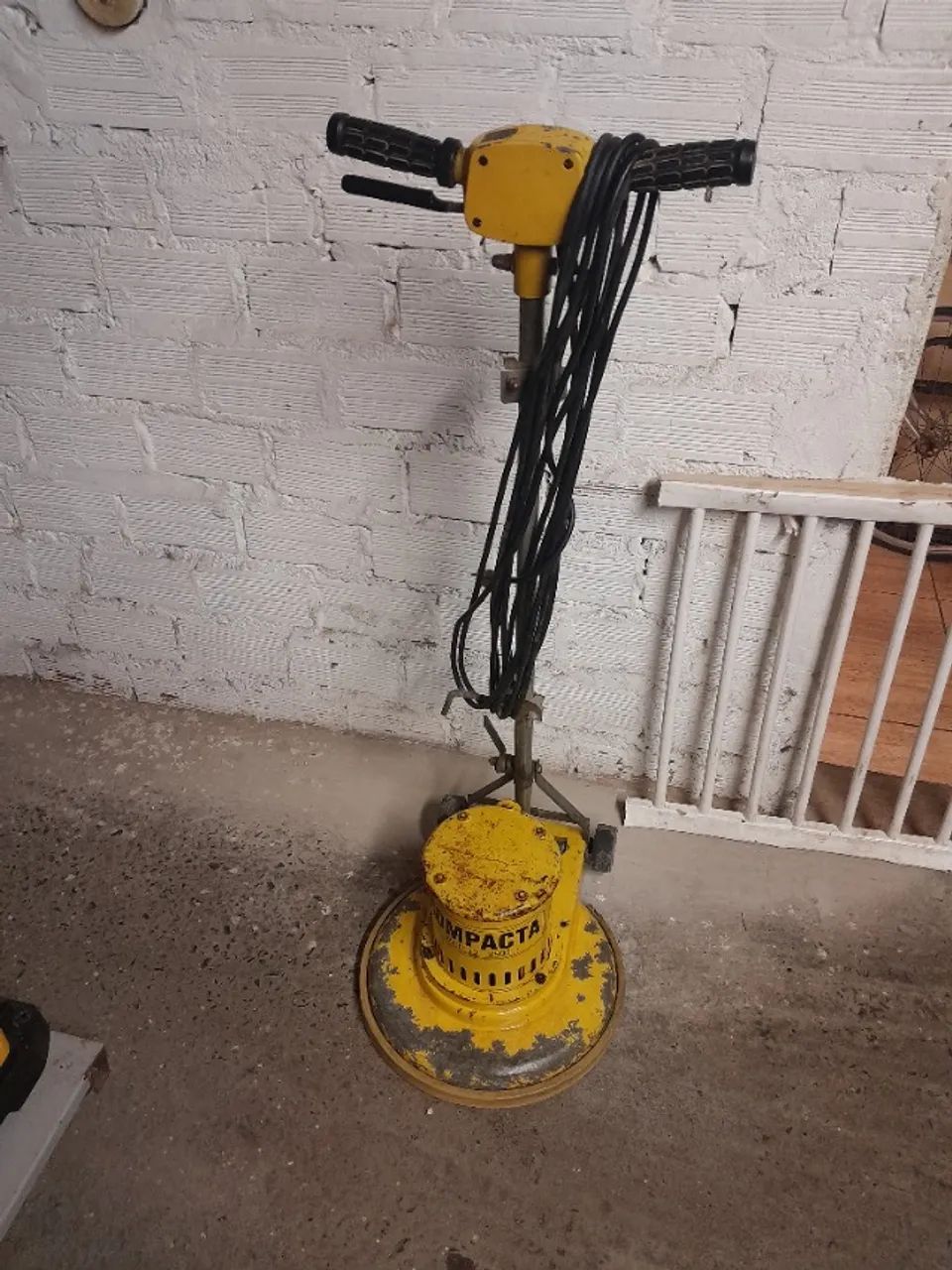 Enceradeira Industrial Compacta 350 mm 127/220 V